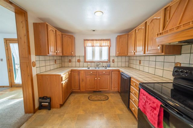 2763 2nd Avenue, Oxford, WI 53952