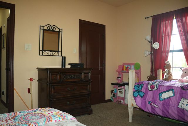 1055 Chartres, Oak Ridge, TX 75142