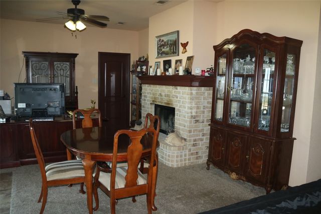 1055 Chartres, Oak Ridge, TX 75142