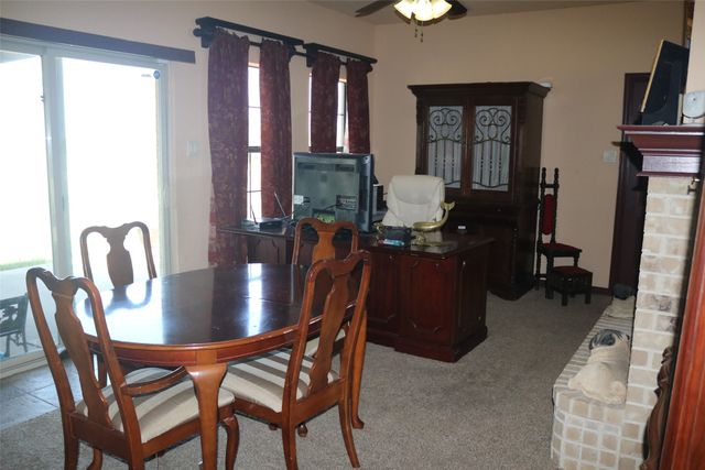 1055 Chartres, Oak Ridge, TX 75142