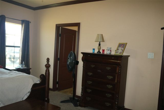 1055 Chartres, Oak Ridge, TX 75142