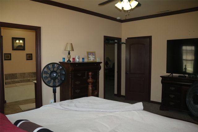 1055 Chartres, Oak Ridge, TX 75142