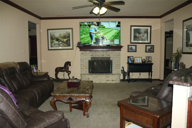 1055 Chartres, Oak Ridge, TX 75142