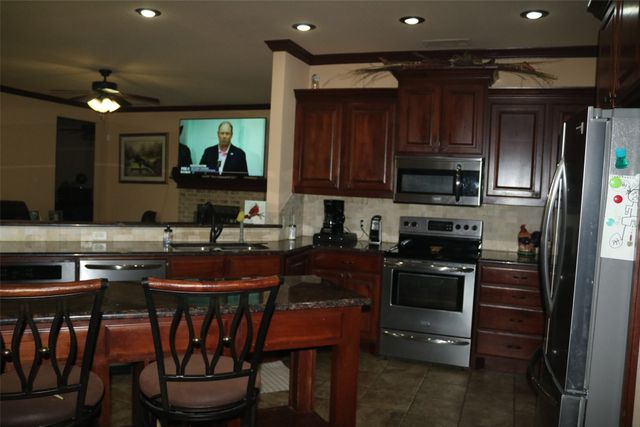 1055 Chartres, Oak Ridge, TX 75142