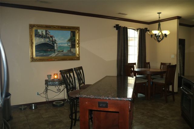 1055 Chartres, Oak Ridge, TX 75142