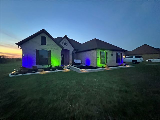 1055 Chartres, Oak Ridge, TX 75142