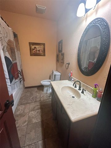 1055 Chartres, Oak Ridge, TX 75142