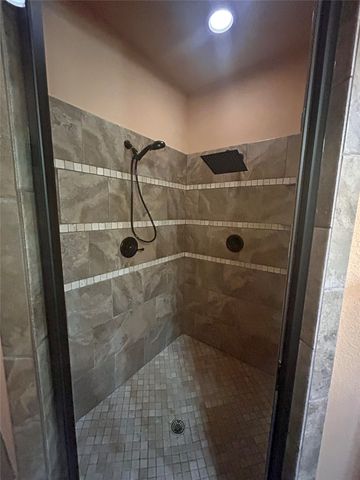 1055 Chartres, Oak Ridge, TX 75142