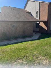 6689 Ridgefield Circle 201, West Bloomfield Charter Township, MI 48322