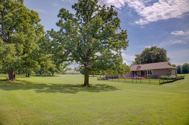 33322 S Coves Drive, Afton, OK 74331