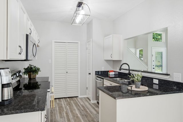 2702 Ansley Court, Euless, TX 76039