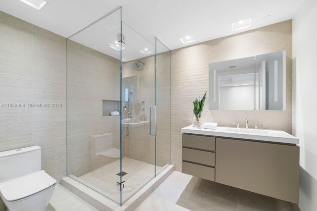 3535 Hiawatha Ave 403, Miami, FL 33133