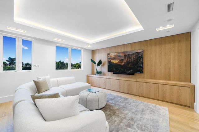 3535 Hiawatha Ave 403, Miami, FL 33133