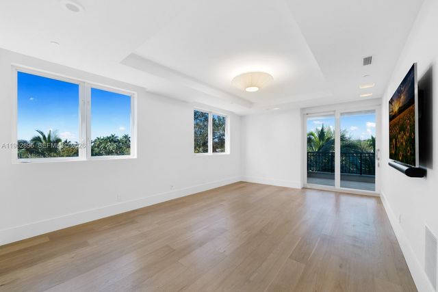 3535 Hiawatha Ave 403, Miami, FL 33133