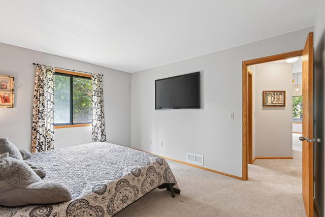 1128 Fox Run Road, Waconia, MN 55387