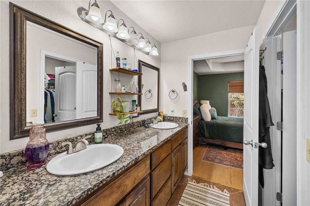 2900 SW Oakleigh Road, Bentonville, AR 72713