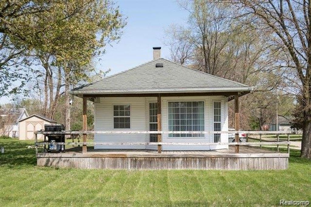 1207 Kettering Street, Burton, MI 48509