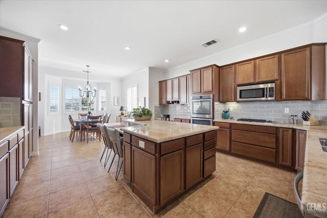 12302 Abercromby Drive, Bakersfield, CA 93312