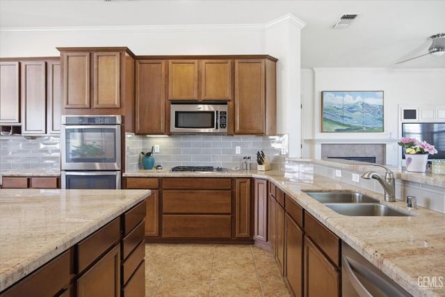 12302 Abercromby Drive, Bakersfield, CA 93312