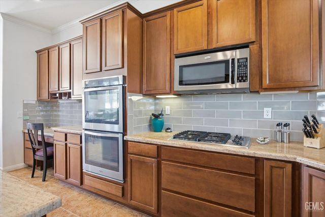 12302 Abercromby Drive, Bakersfield, CA 93312