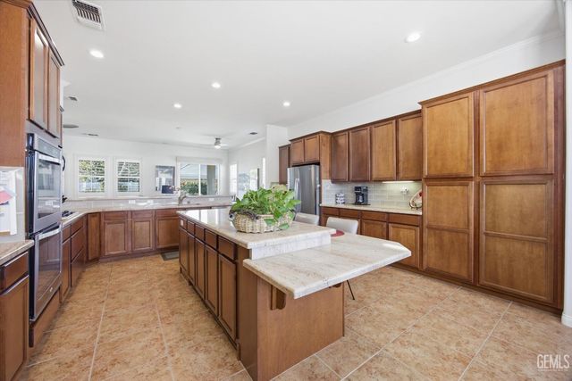 12302 Abercromby Drive, Bakersfield, CA 93312