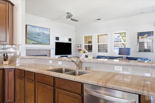 12302 Abercromby Drive, Bakersfield, CA 93312