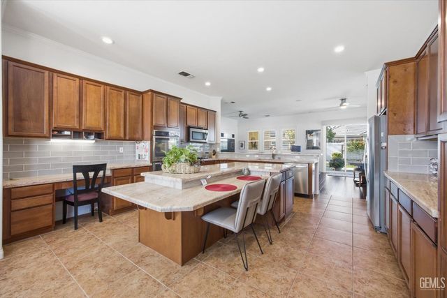 12302 Abercromby Drive, Bakersfield, CA 93312