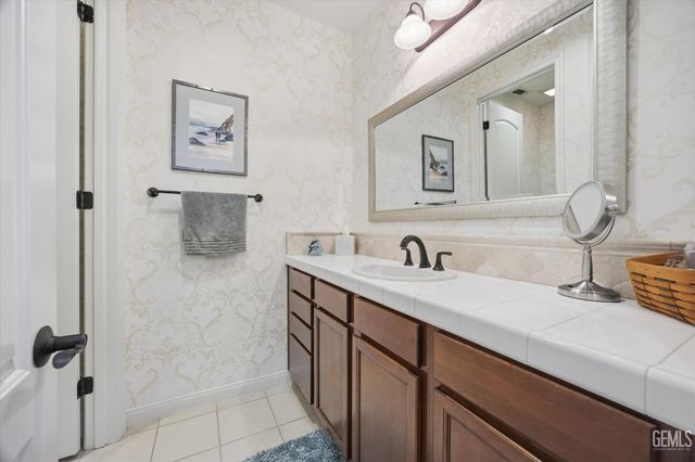 12302 Abercromby Drive, Bakersfield, CA 93312