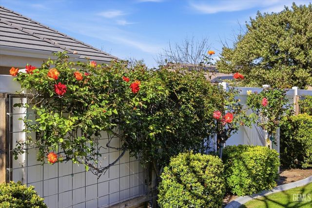 12302 Abercromby Drive, Bakersfield, CA 93312