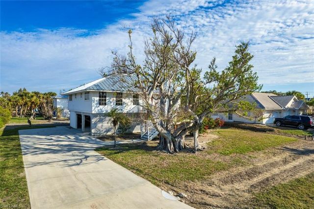 220 Palm Lake DR, Sanibel, FL 33957