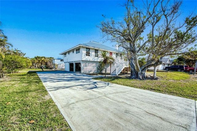 220 Palm Lake DR, Sanibel, FL 33957