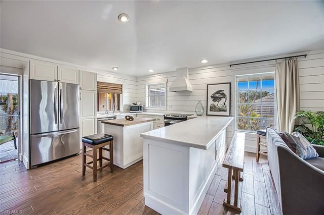 220 Palm Lake DR, Sanibel, FL 33957
