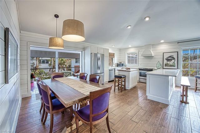 220 Palm Lake DR, Sanibel, FL 33957