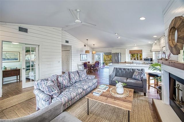 220 Palm Lake DR, Sanibel, FL 33957