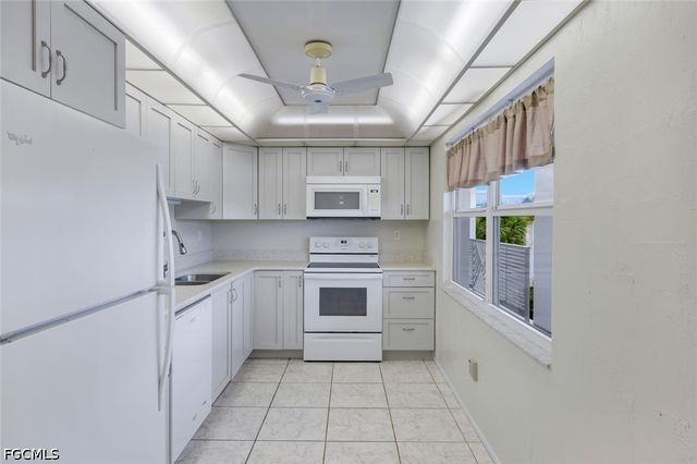 6102 Augusta DR 307, Fort Myers, FL 33907