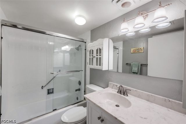 6102 Augusta DR 307, Fort Myers, FL 33907
