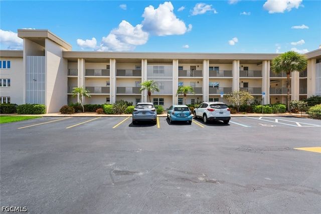 6102 Augusta DR 307, Fort Myers, FL 33907