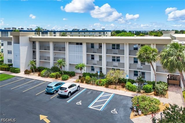 6102 Augusta DR 307, Fort Myers, FL 33907