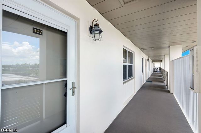 6102 Augusta DR 307, Fort Myers, FL 33907