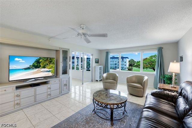 6102 Augusta DR 307, Fort Myers, FL 33907