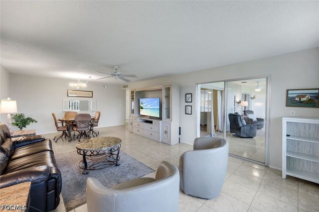 6102 Augusta DR 307, Fort Myers, FL 33907