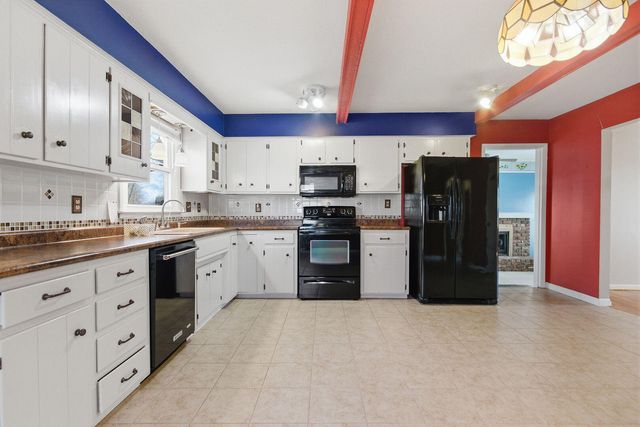 13260 N ROUTE B, Hallsville, MO 65255