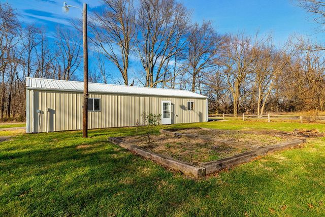 13260 N ROUTE B, Hallsville, MO 65255