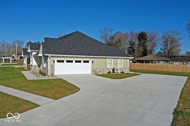 315 Blue River Drive, Knightstown, IN 46148