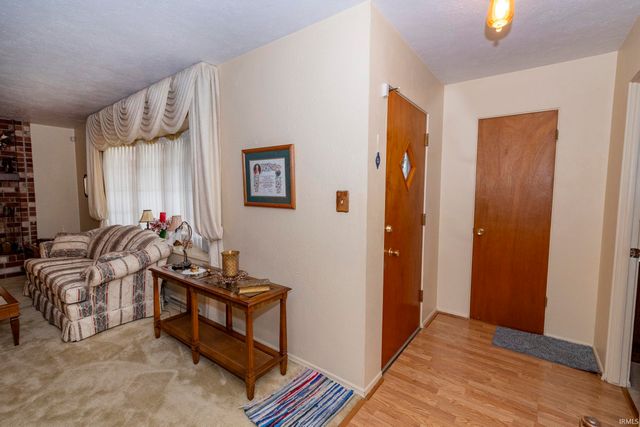 2624 Oak Leaf Cove, South Bend, IN 46628