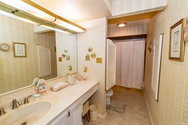 2624 Oak Leaf Cove, South Bend, IN 46628