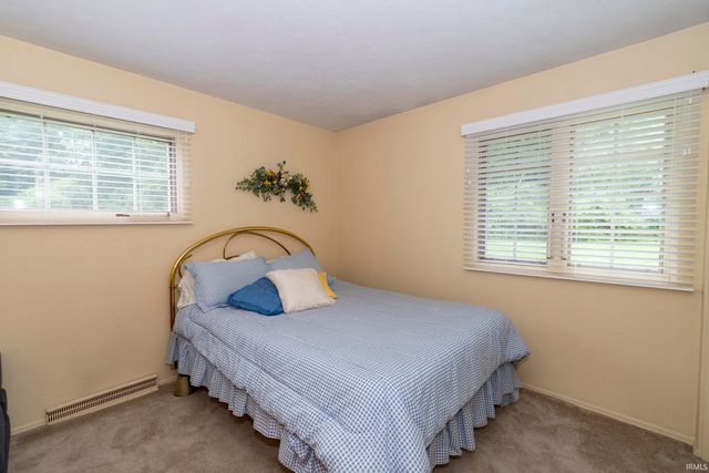 2624 Oak Leaf Cove, South Bend, IN 46628