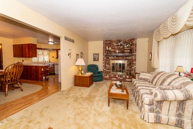 2624 Oak Leaf Cove, South Bend, IN 46628