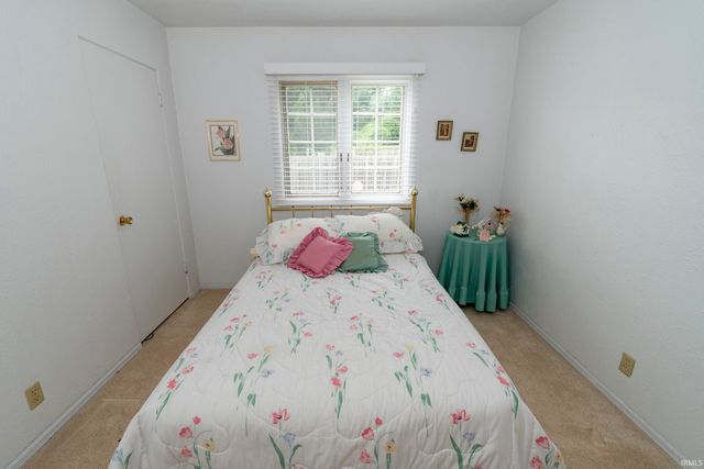 2624 Oak Leaf Cove, South Bend, IN 46628