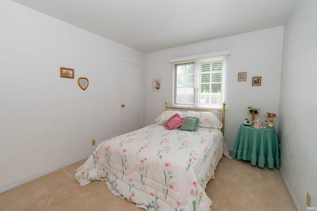 2624 Oak Leaf Cove, South Bend, IN 46628